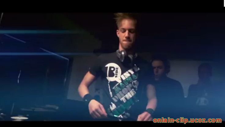 Alien Cut i Dino Brown Feat. Vivian B - Love Me Boy