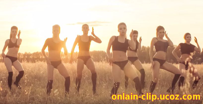 "WIGGLE" twerk video by FRAULES team