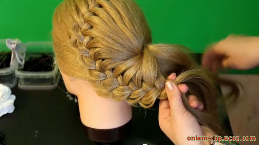 Ажурная коса с цветком из волос